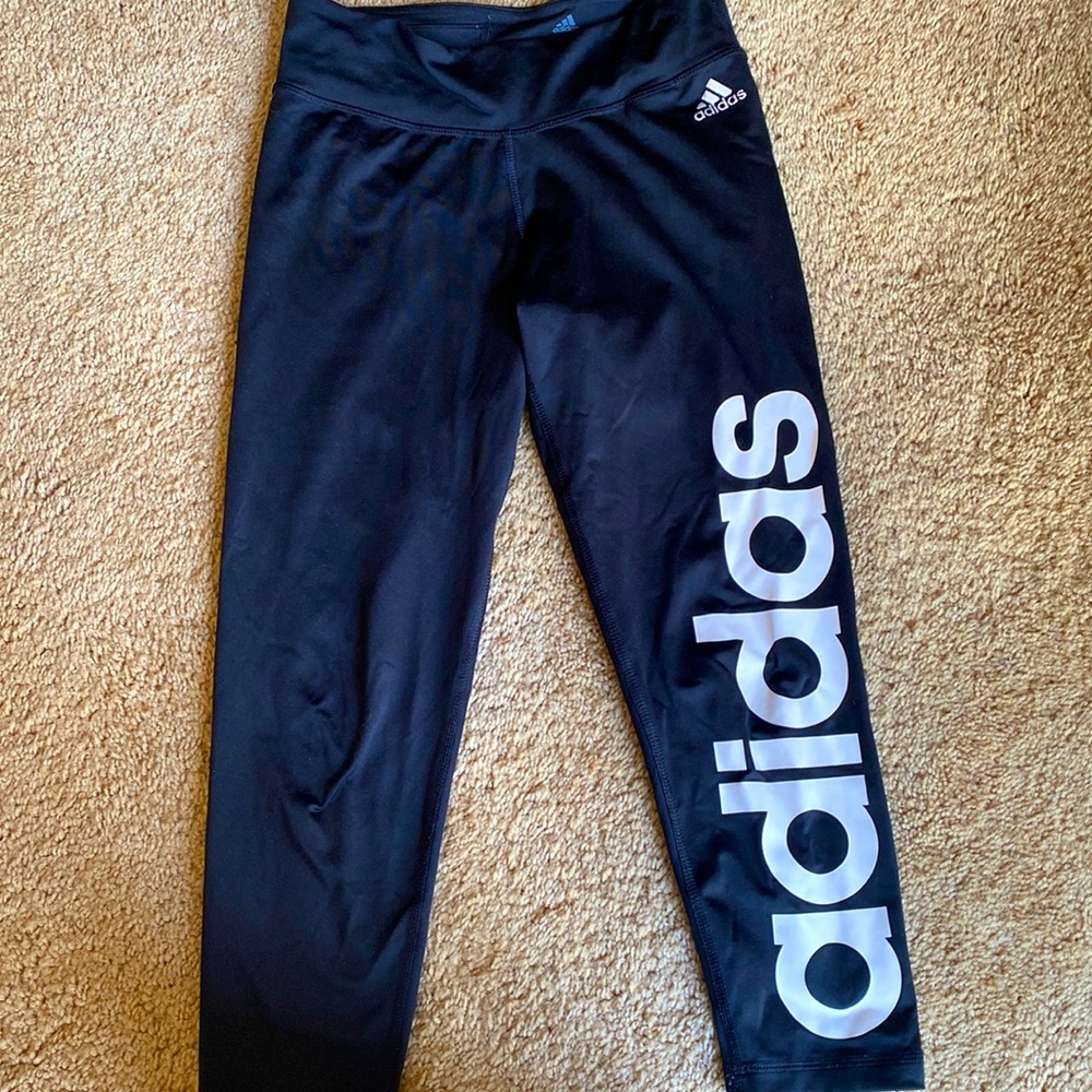Adidas 3/4 length leggings S pre -owned🖤🤍